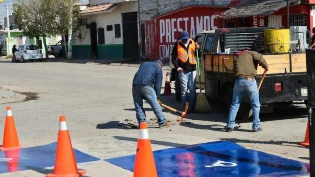 Atienden baches en La Laguna